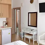 Danae - Seaside With Pool & Hot Tub Villa *