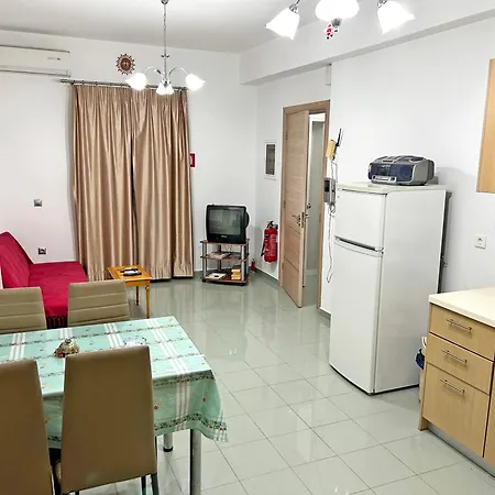 Danae - Seaside With Pool & Hot Tub