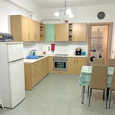 Danae - Seaside With Pool & Hot Tub Vila *