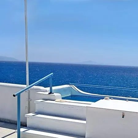 Danae - Seaside With Pool & Hot Tub Piso Livadi