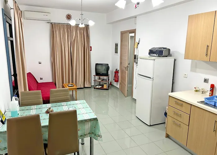 Danae - Seaside With Pool & Hot Tub