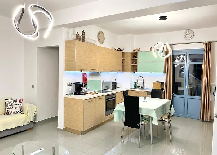 Danae - Seaside With Pool & Hot Tub Villa