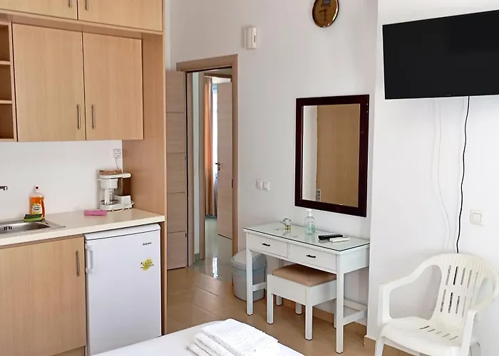 Danae - Seaside With Pool & Hot Tub Villa *