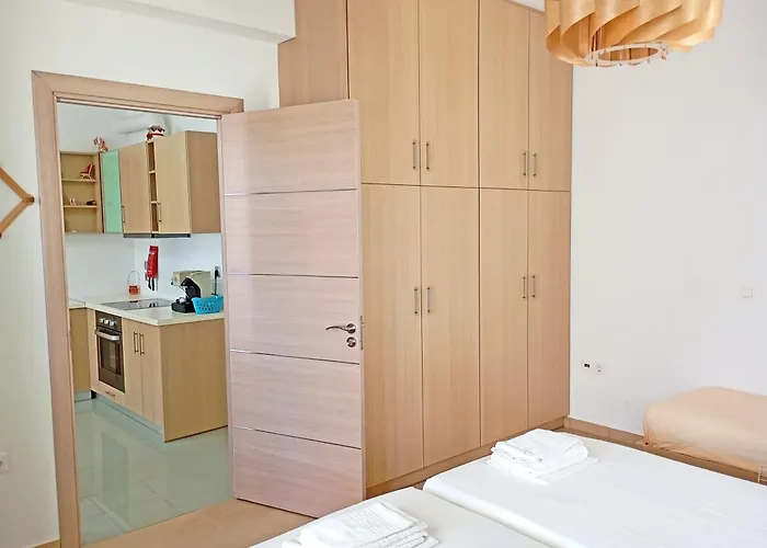 Danae - Seaside With Pool & Hot Tub Villa *