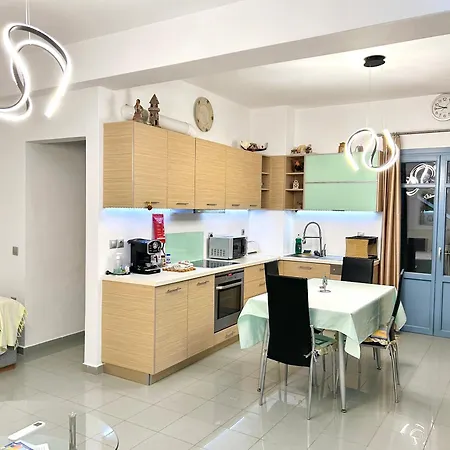 Danae - Seaside With Pool & Hot Tub Villa