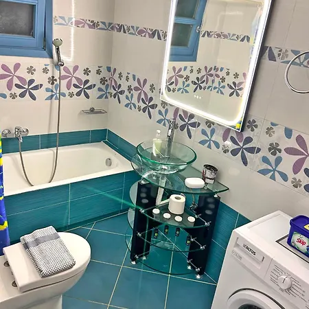 Danae - Seaside With Pool & Hot Tub Villa Piso Livadi