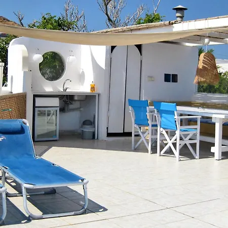 Danae - Seaside With Pool & Hot Tub Villa Piso Livadi